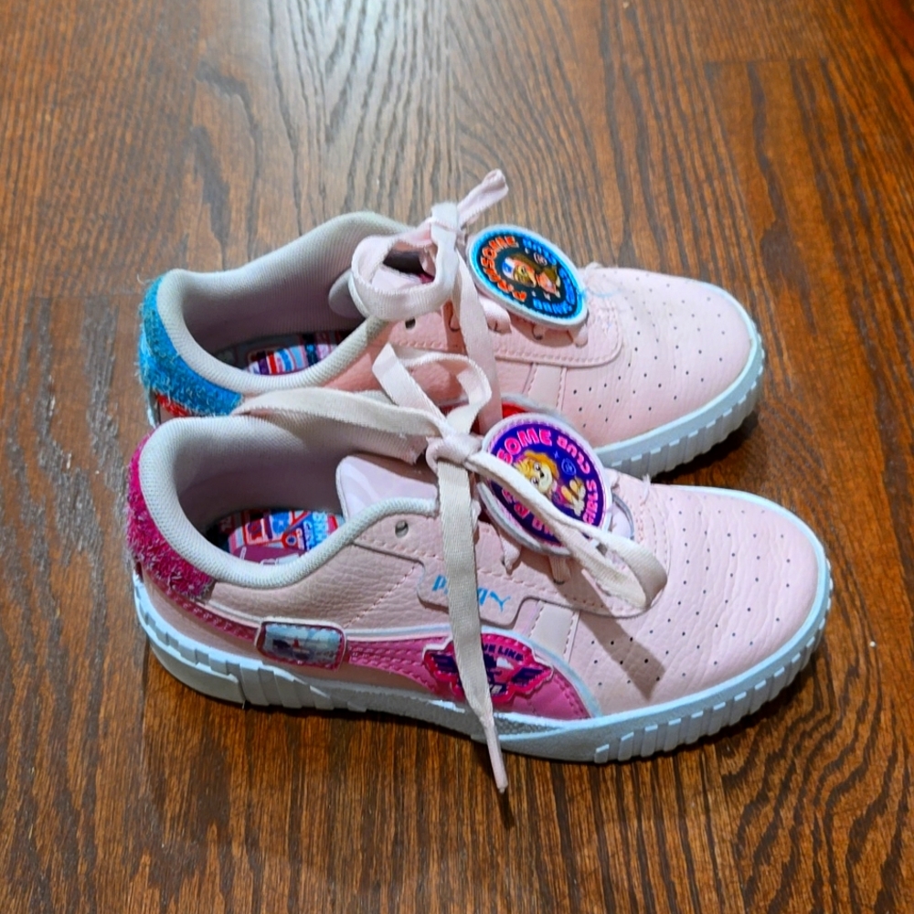 Girl sneakers